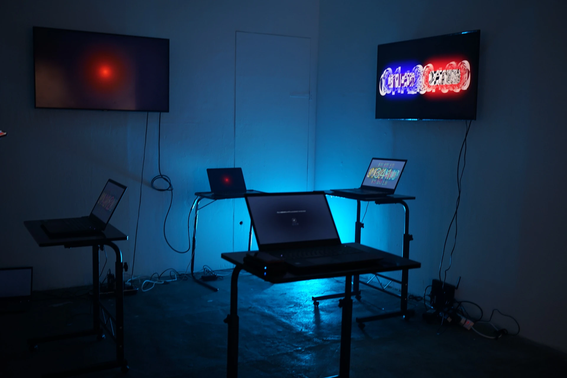 W (2022), documentation image 6, from Jeanyoon Choi's experiments.